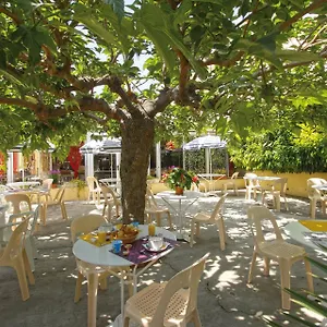 ** Hotel La Croix De Malte France