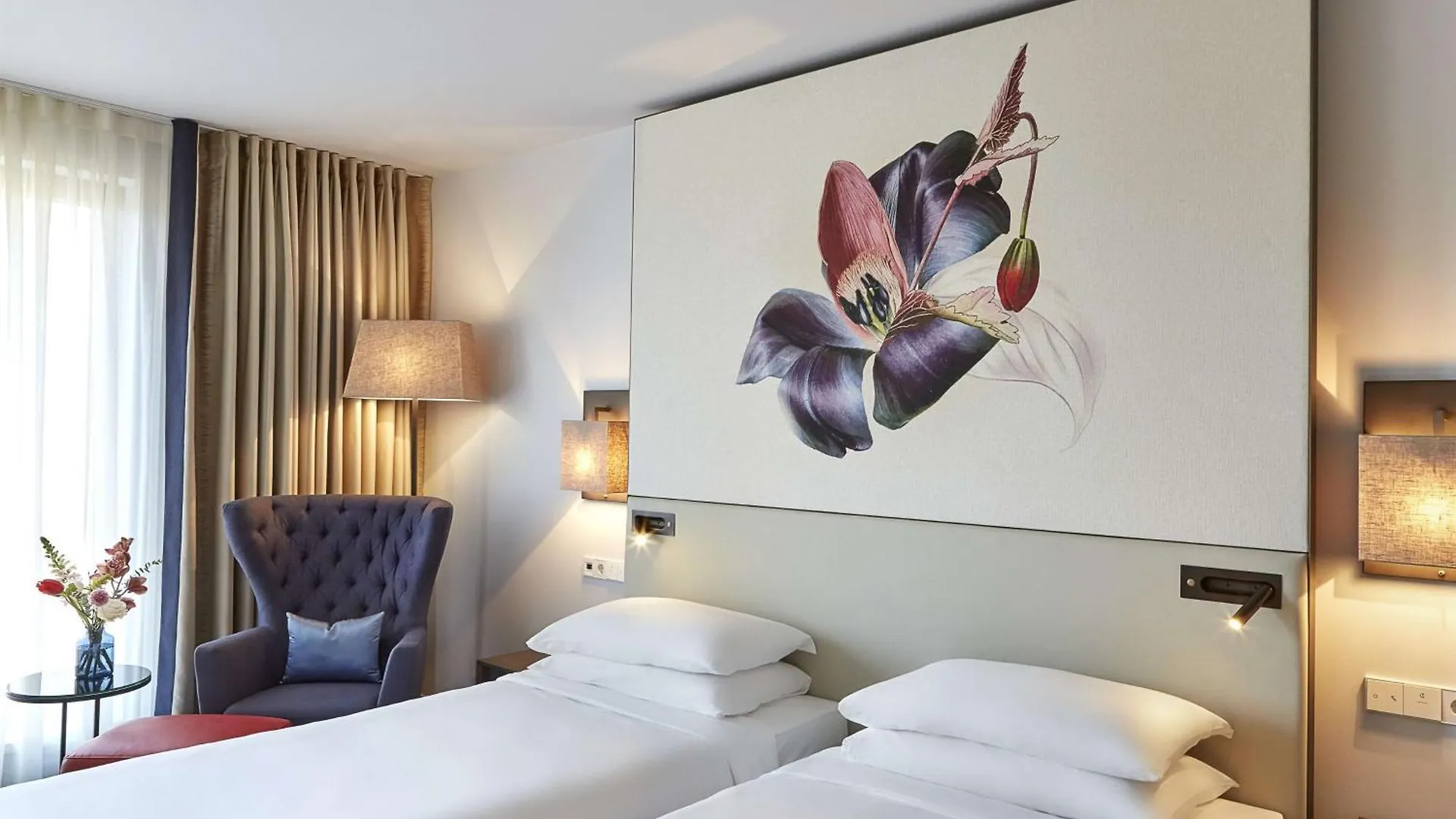 Hyatt Regency Amsterdam Hotell 5*,